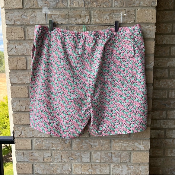 Vineyard Vines Sea Breeze Floral 7'' Chappy Swim Trunk - Picture 2 of 5
